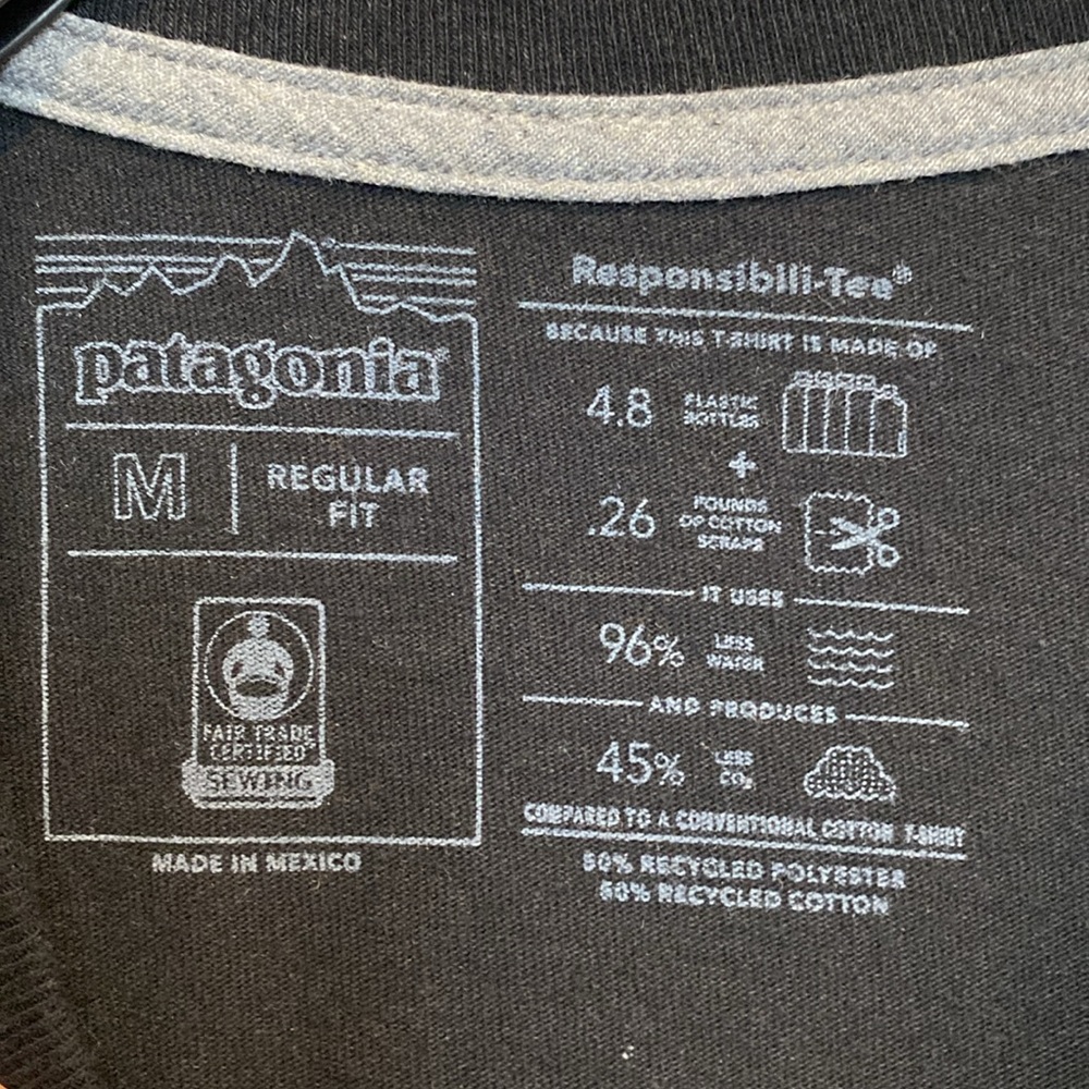 Patagonia M’s P-6 Label Pocket Responsibiliti-Tee. Size: Medium, Color: Black - Picture 3 of 5